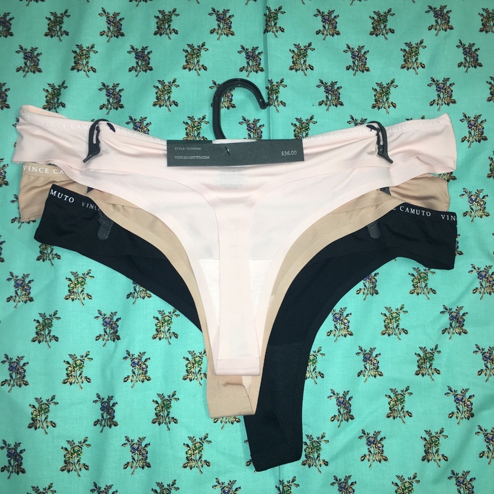 NWT Vince Camuto thongs!